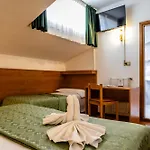 Hotel Oasi 3*